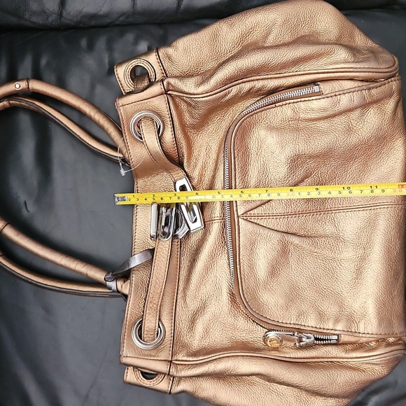 B. Makowsky Pewter Gold Metallic Leather Bag Purse Satchel Handles - Picture 9 of 13